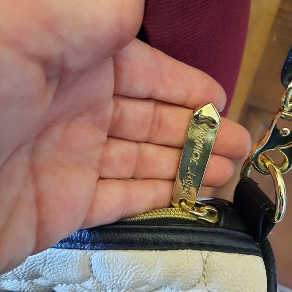 Vintage Y2K Betsey Johnson cream black faux leather quilted heart handbag purse - Picture 6 of 13